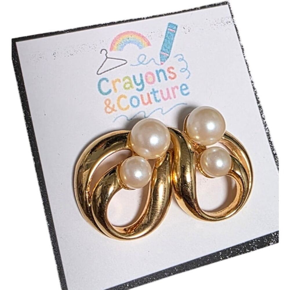 VTG Avon  Goldtone Flare Faux Pearl Drop Earrings Old Money